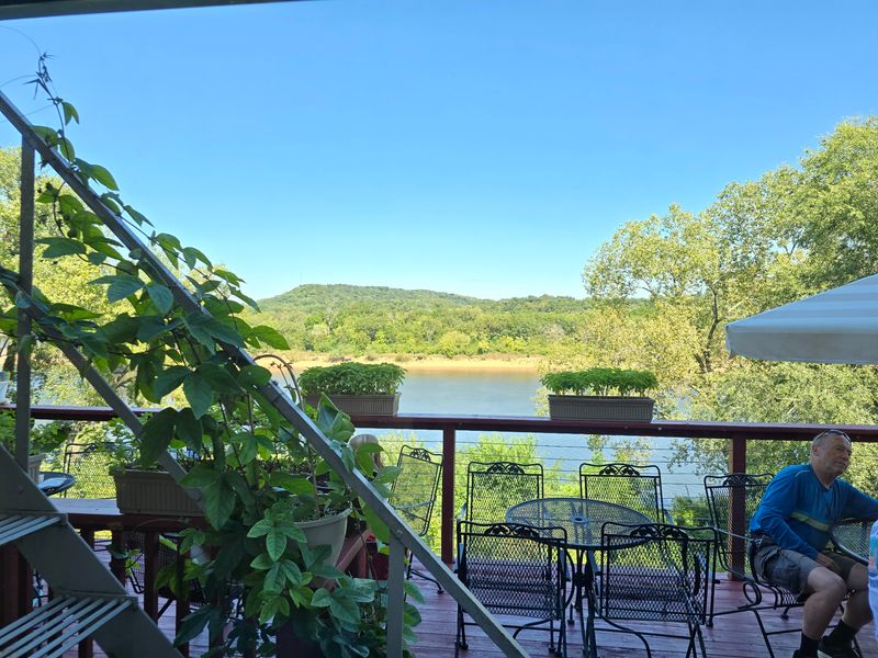 Ques Bar & River Deck, Prairie du Sac