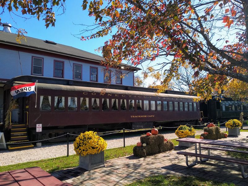 Valley Railroad State Park rail trail - East Haddam, Middlesex County