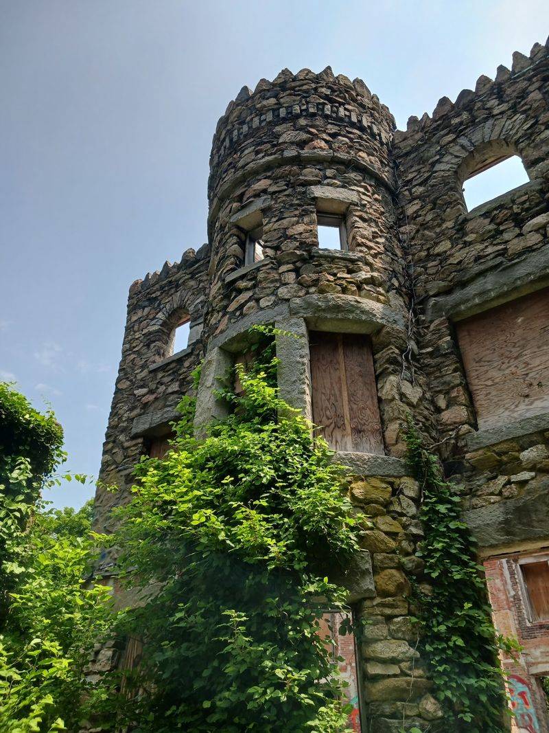 Hearthstone Castle - Danbury