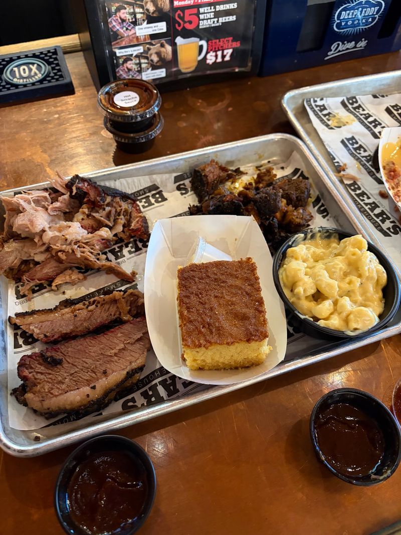 Bear's Smokehouse Barbecue - Windsor