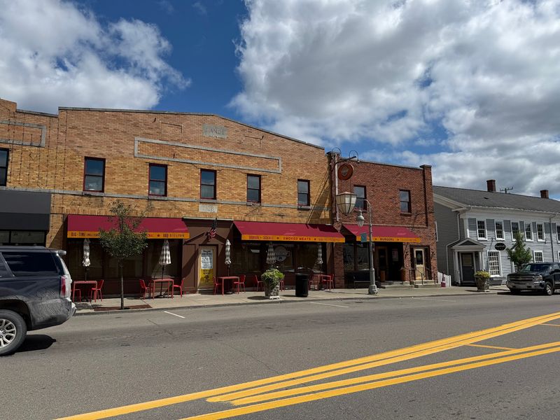 A Tiny Downtown Building With a Big BBQ Reputation