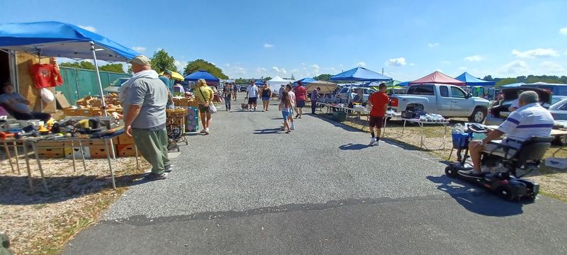 A Weekend Community Hub With Room to Wander