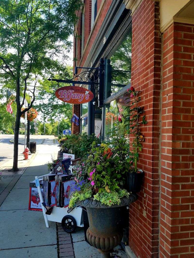 Find Photo Spots With Small-Town Charm