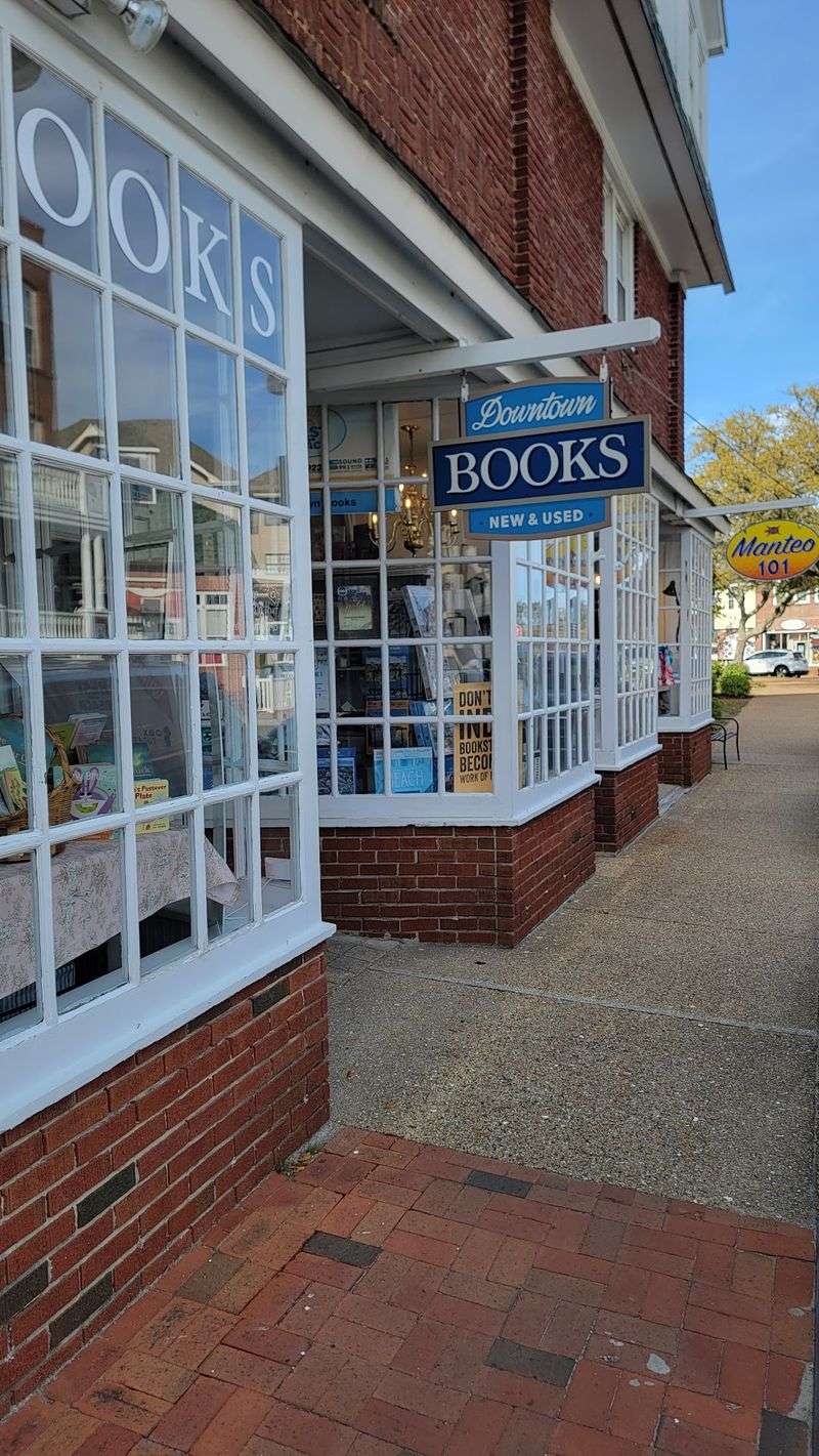 Downtown Books - Manteo