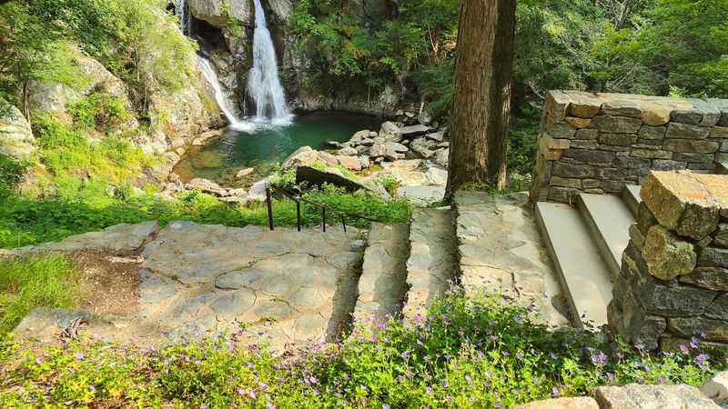 Watch Your Step: Rattlesnakes and Slick Rocks