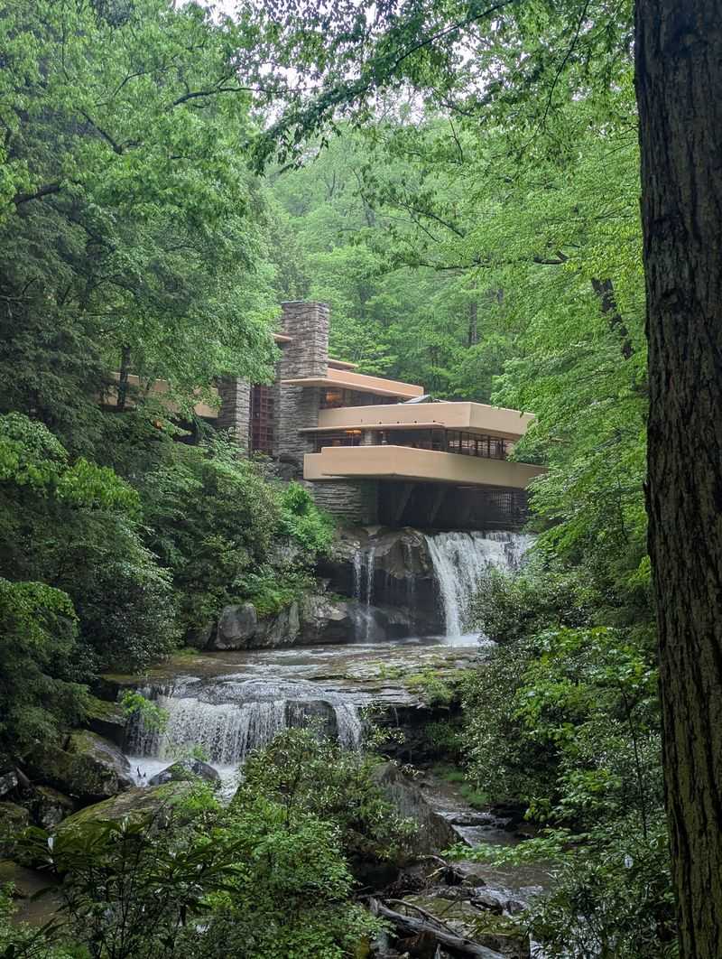 Fallingwater - Explore Frank Lloyd Wright's Architectural Masterpiece