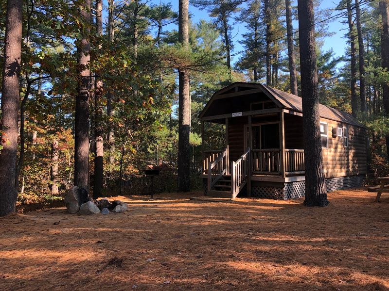 Pinewood Lodge Campground Cabins - Plymouth
