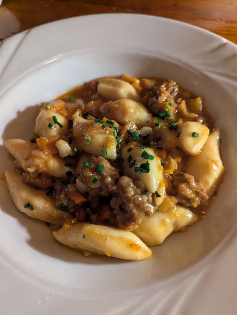 Why La Tavola Sticks in Your Memory