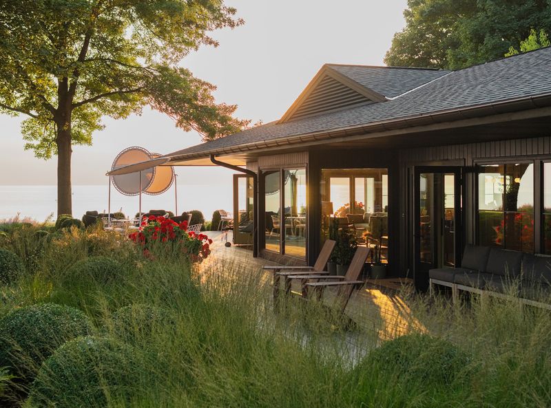Lake Shore Resort - Saugatuck