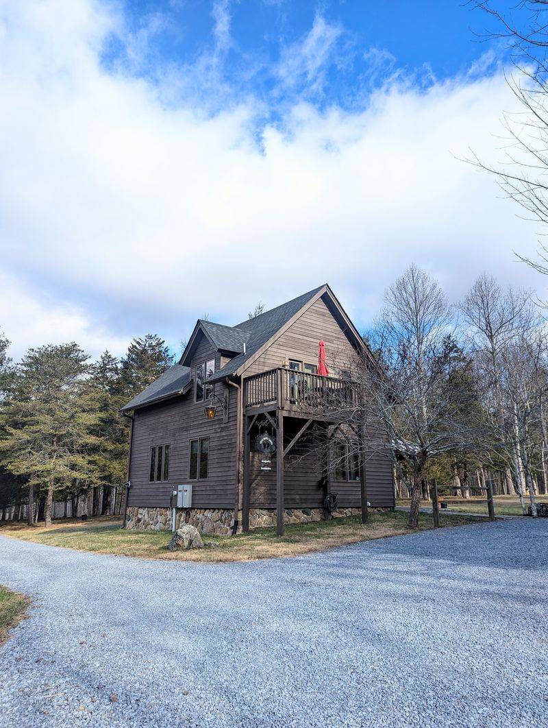 Shadow Mountain Escape (Luray)