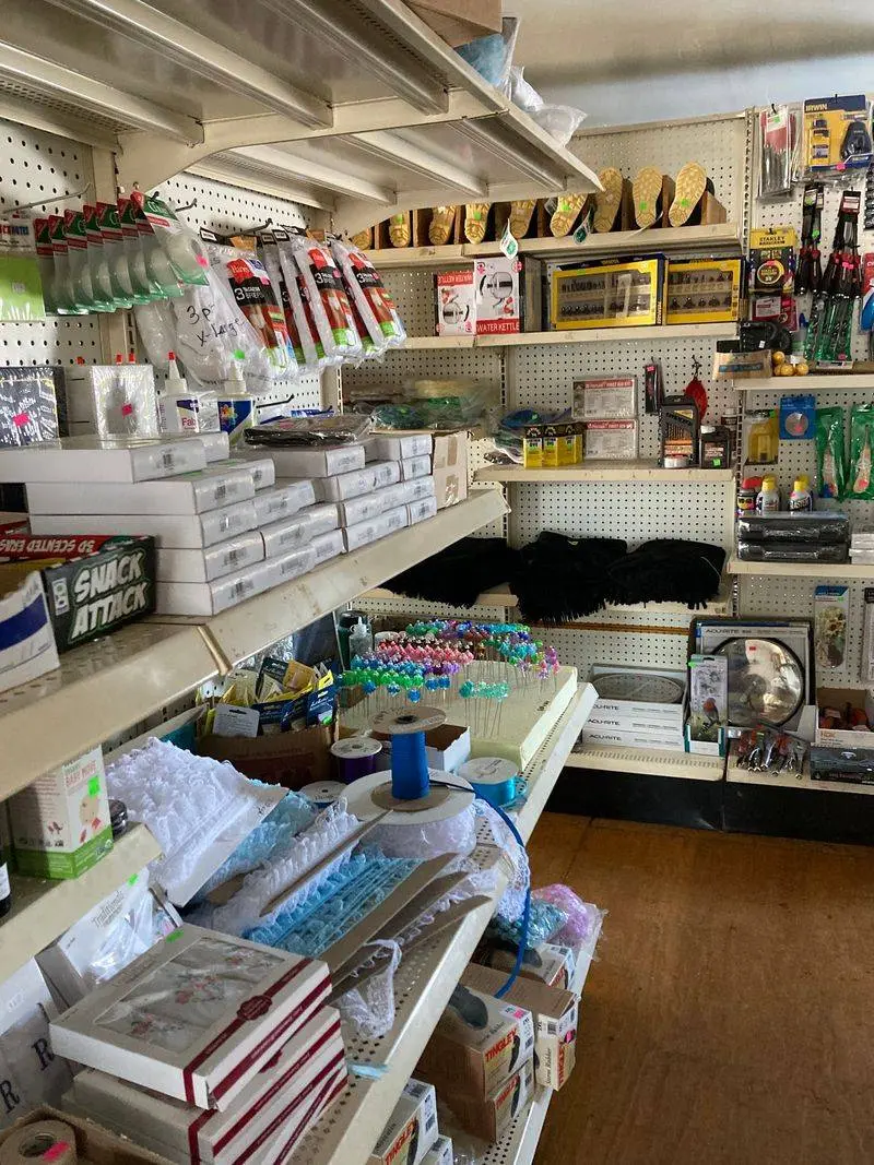 Aaron Yoder Crossroads Country Store (Amish) - Granton