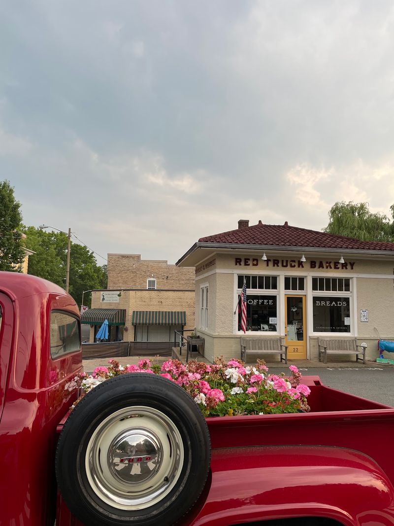 Red Truck Bakery - Warrenton