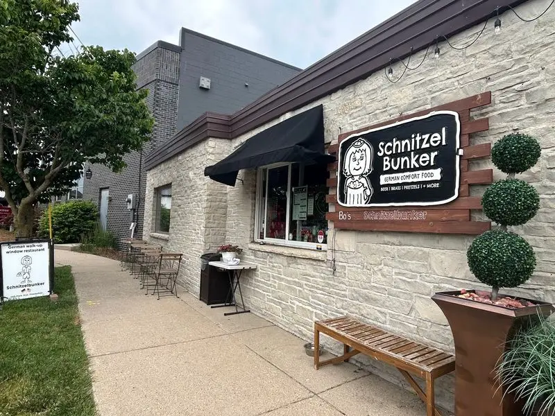 Bo's Schnitzelbunker, Milwaukee, Milwaukee County