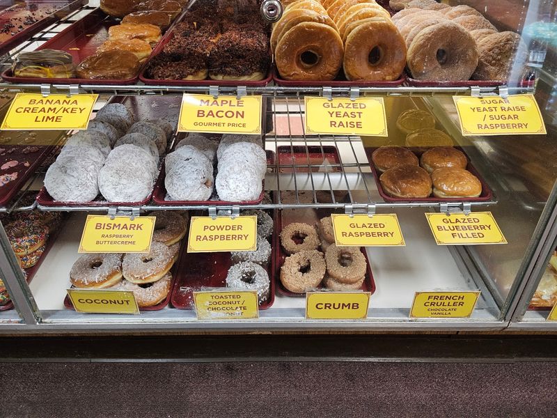 Flanders Donut & Bake Shop - East Lyme