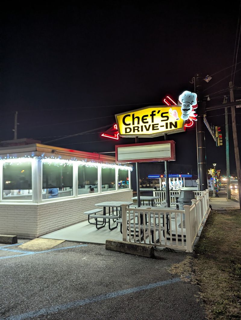 A Honk, a Tray, and a Story at Chef's Drive-In