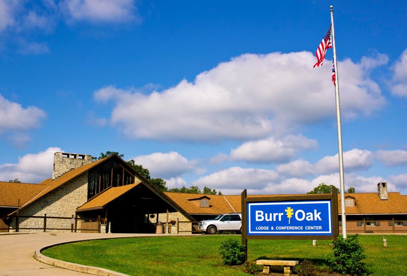 Burr Oak State Park Lodge Cabins - Glouster