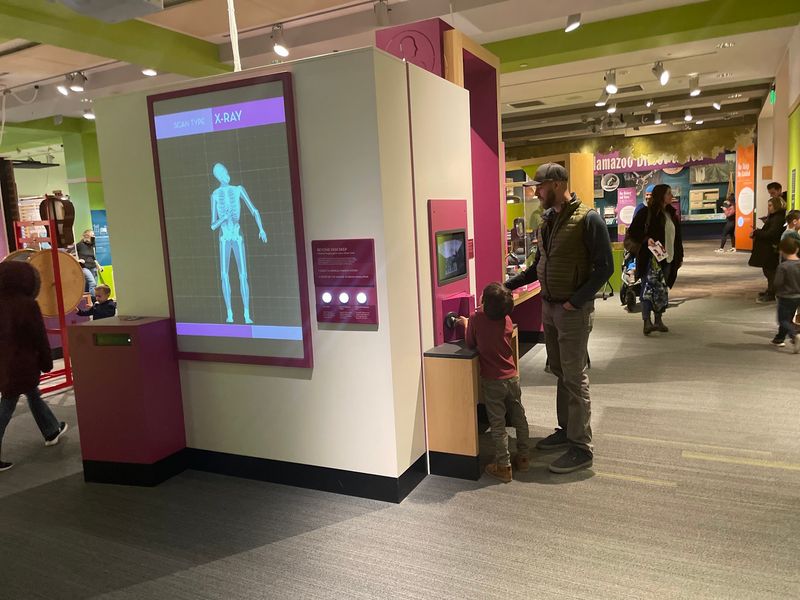 Hands-On Hours at Kalamazoo Valley Museum