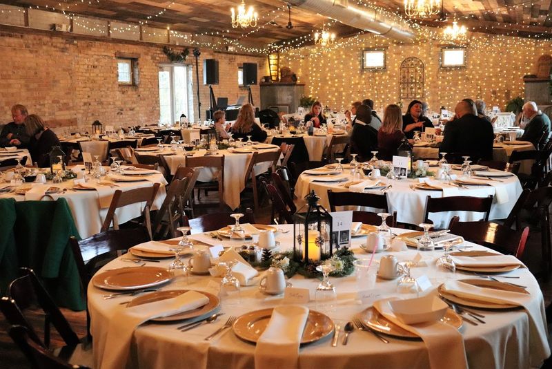 Service Keeps the Plates Moving