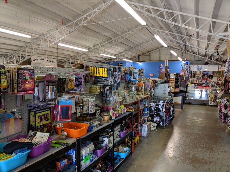 Come Early for the Best Treasure-Hunting Opportunities