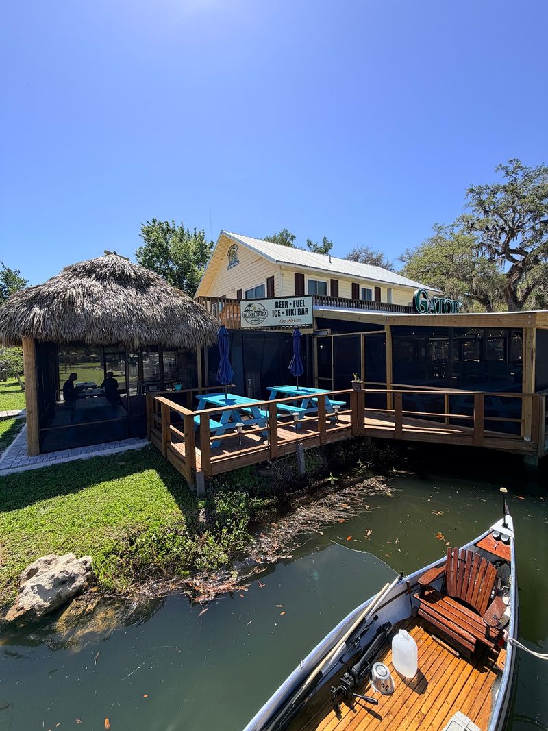 Gator Cove Tiki Bar & Grill - Yankeetown
