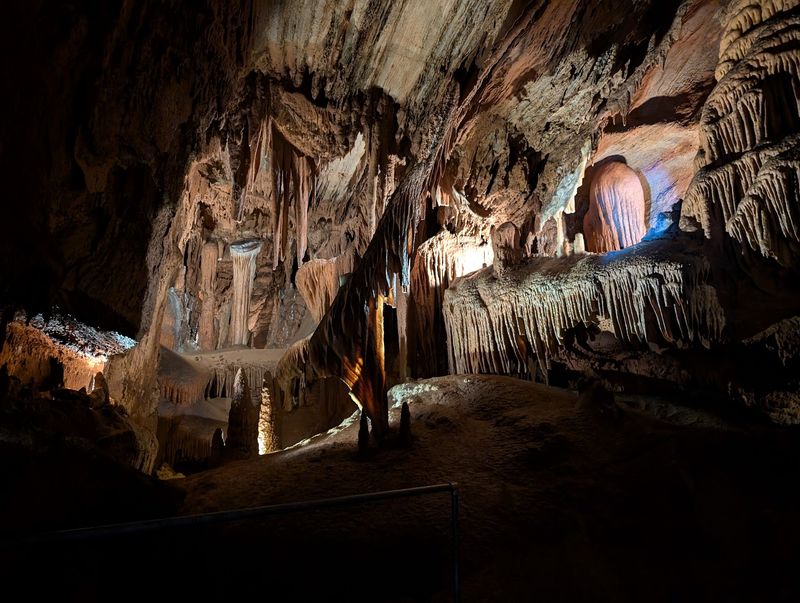 Grand Caverns - Grottoes