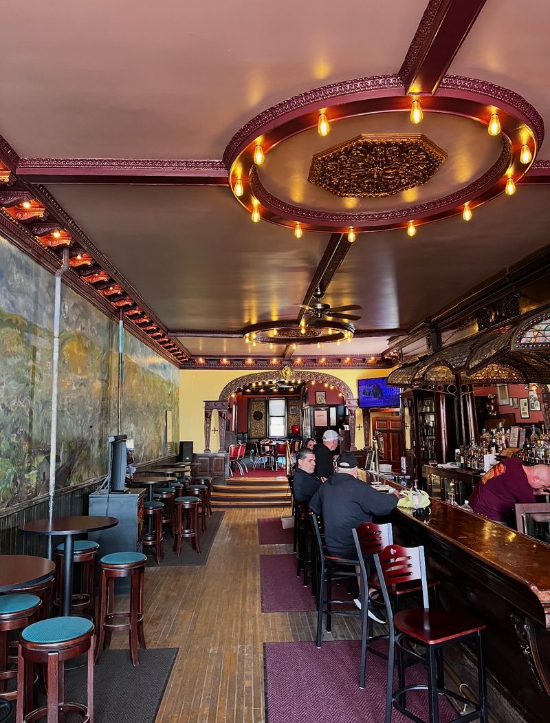 Shute's 1890 Saloon - Calumet