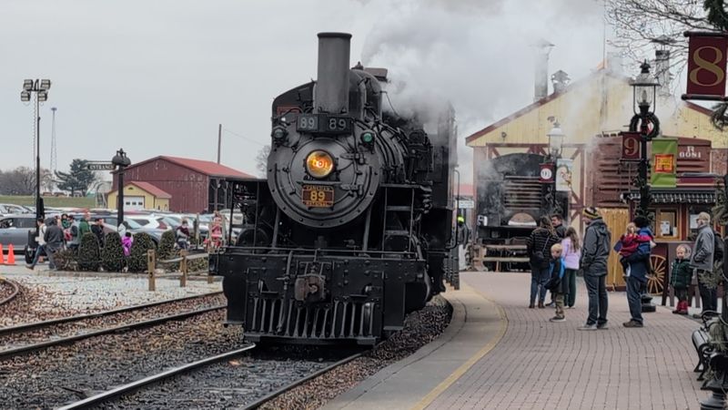 Food, Shops, And Small Extras Fill The Visit