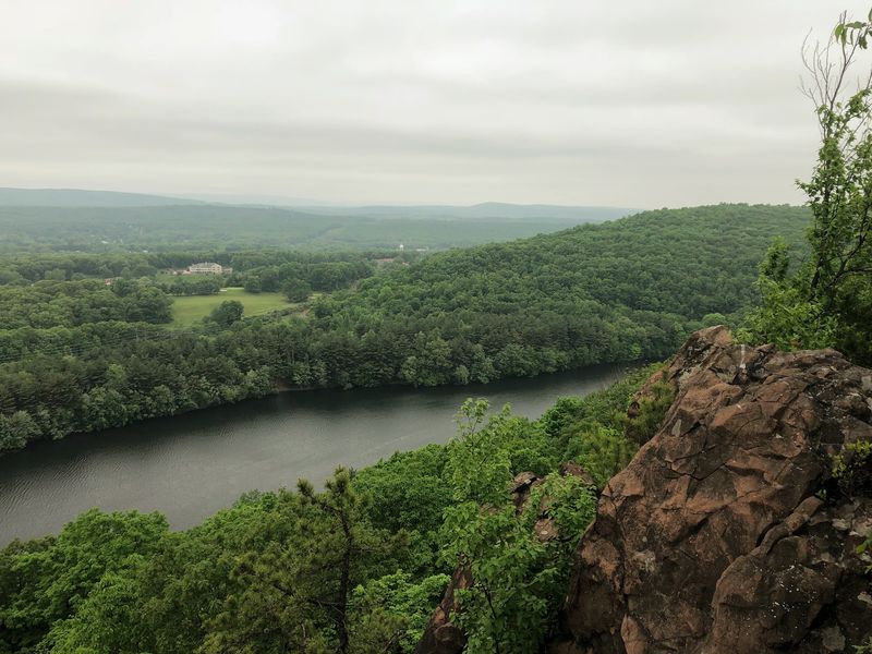 Mattabesett Trail at Chauncey Peak - Meriden