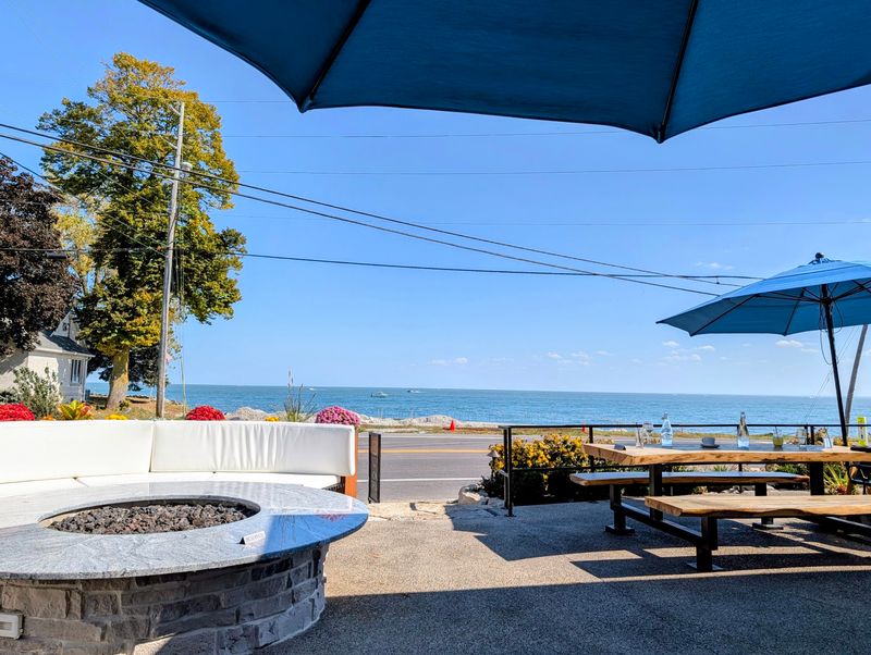 Wave Lakeside Dining