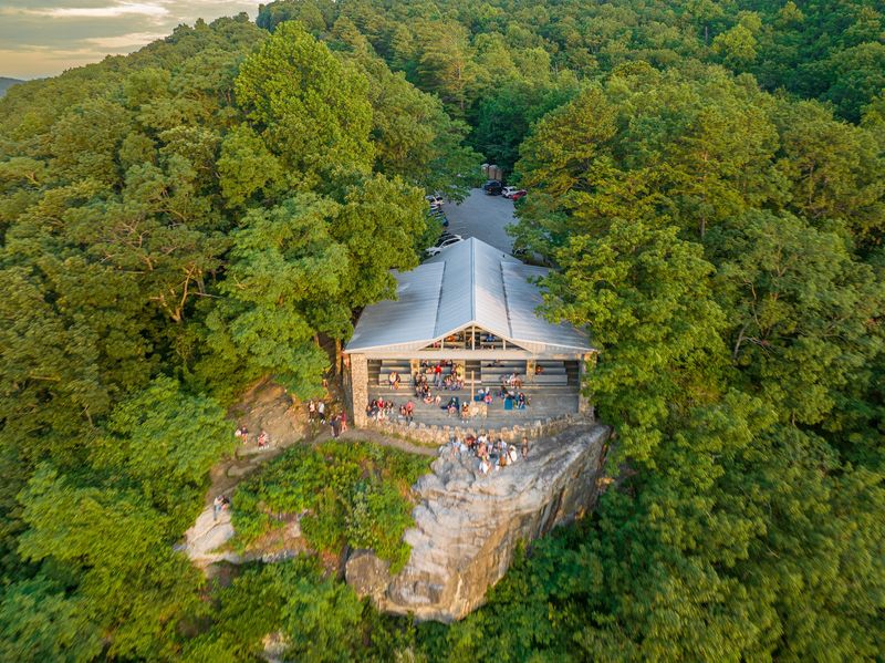 Peace Comes From the Open-Air Design