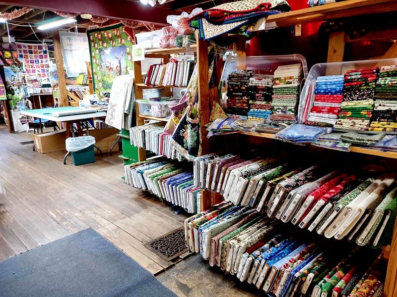 Robin's Nest: Quilts & More - Edwardsburg