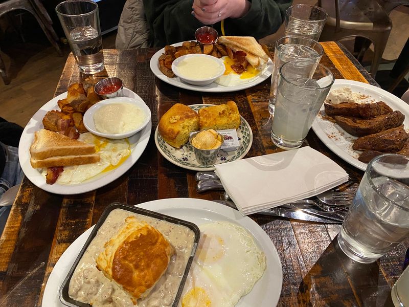 Loretta's Last Call, Boston