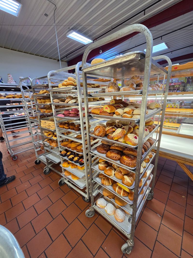 Sweet bread shelves with serious pull