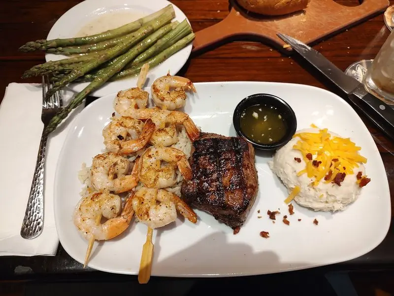 LongHorn Steakhouse, Wauwatosa, Milwaukee County