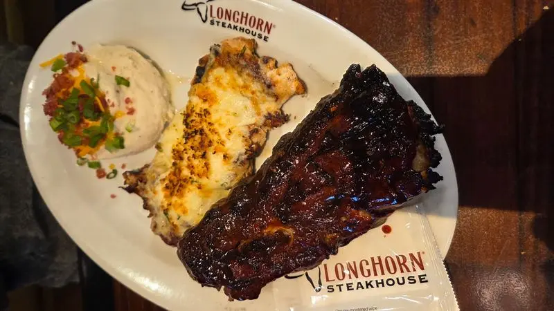 LongHorn Steakhouse, Seekonk, Bristol County