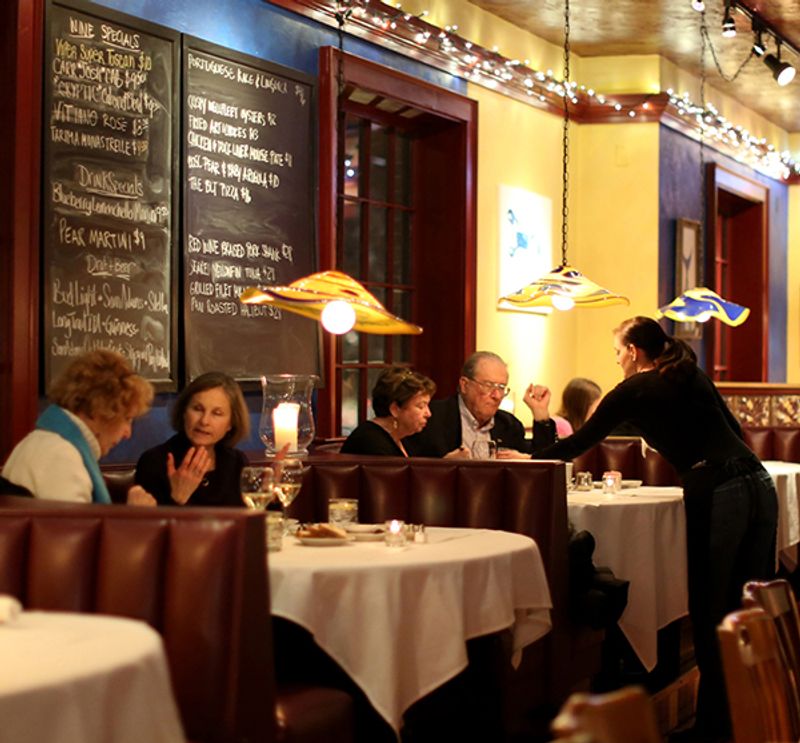 Del Mar Bar & Bistro