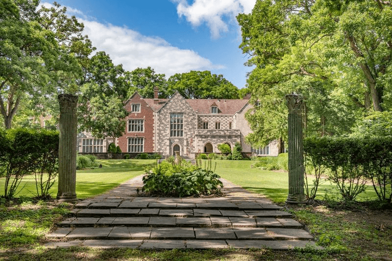 A Castle Feeling Hidden In A Des Moines Neighborhood
