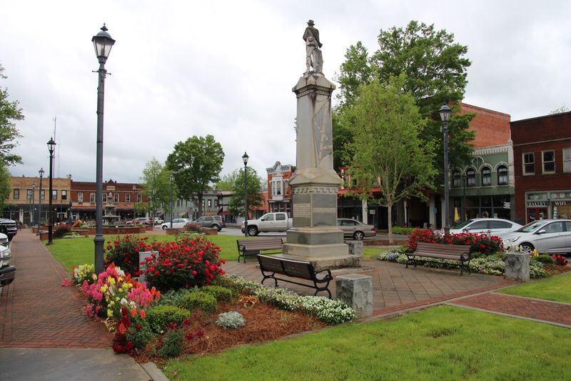 A Downtown Square Made for Slow Hand-Holding Walks