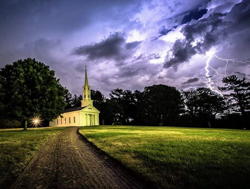 A Chapel Made for Quiet Moments
