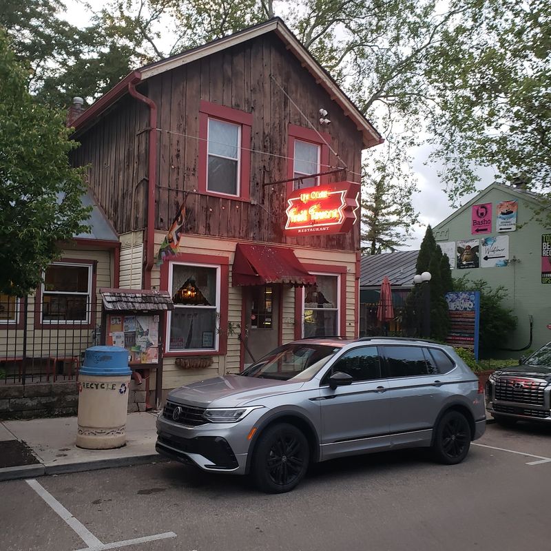 Ye Olde Trail Tavern