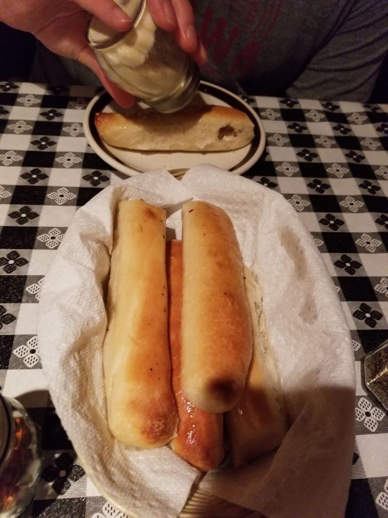 Breadsticks That Make the Wait Feel Shorter