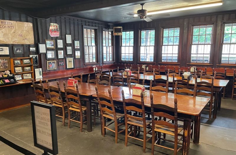 A No-Frills Dining Room With Real Character