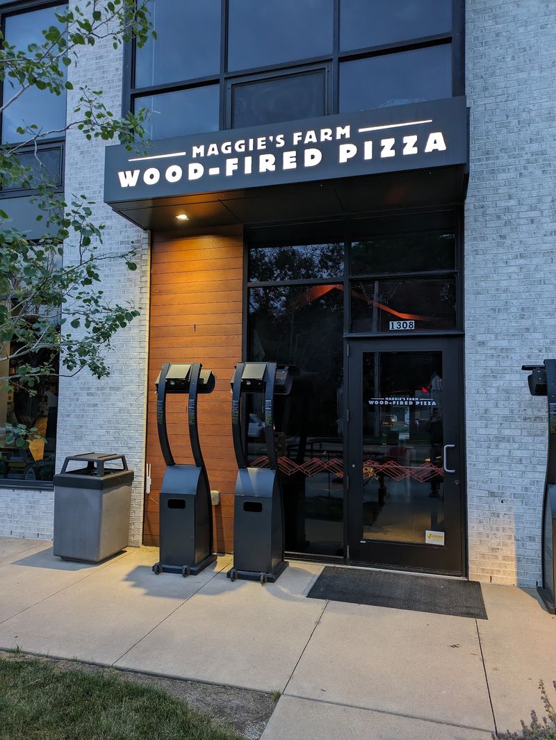Maggie's Farm Wood-Fired Pizza - Iowa City