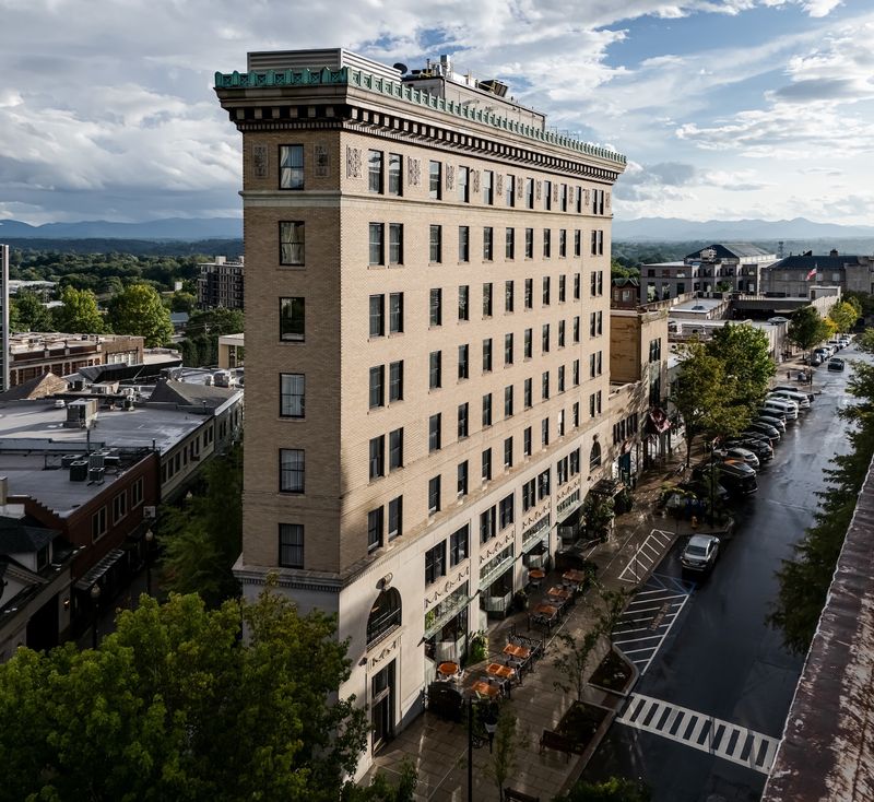 The Flat Iron Hotel - Asheville 