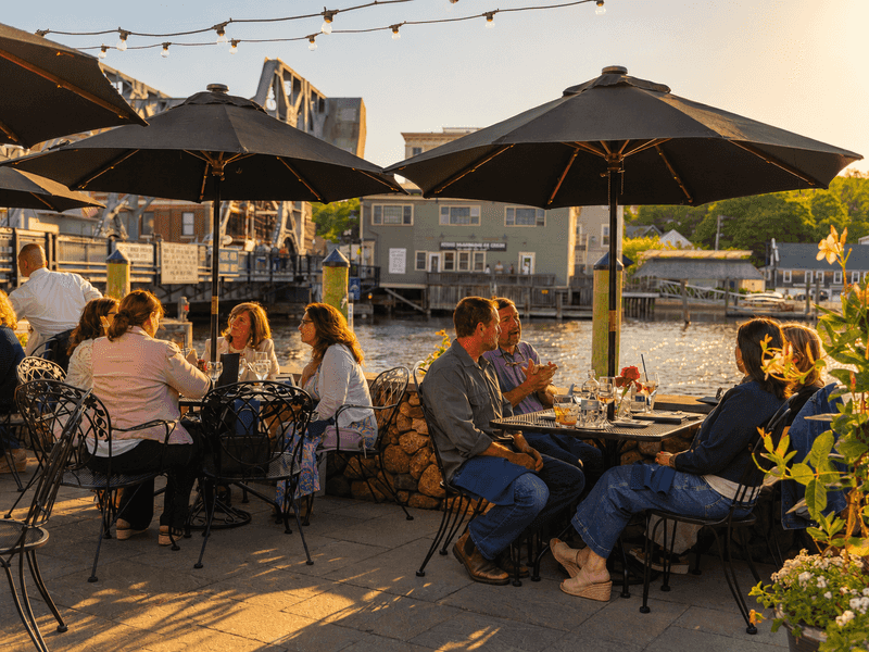S&P Oyster Restaurant and Bar - Mystic