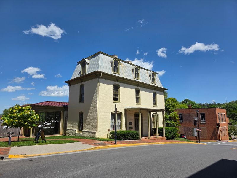 College Town Calm and Scenic History - Lexington, Rockbridge County