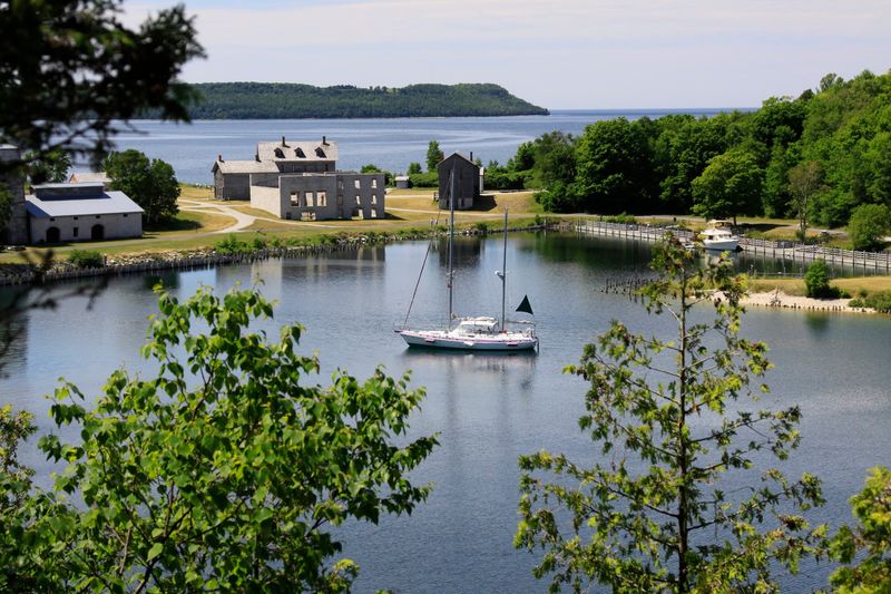 This Cheap Michigan Road Trip Leads To A Ghost-Town-Like Waterfront