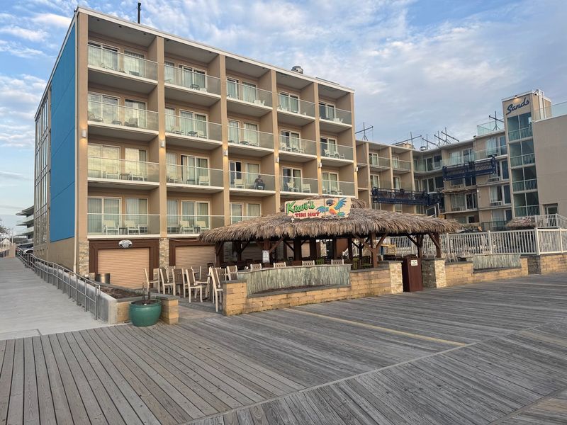 A Boardwalk Seat With Built-In Vacation Mode