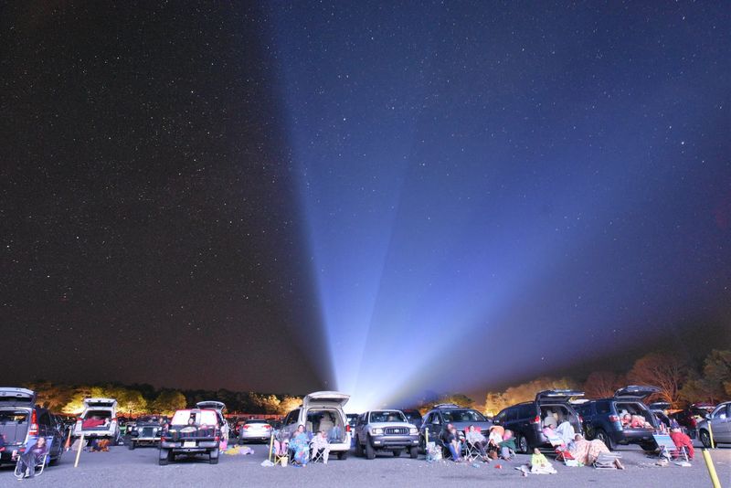 A Starlit Screen That Feels Like Time Travel