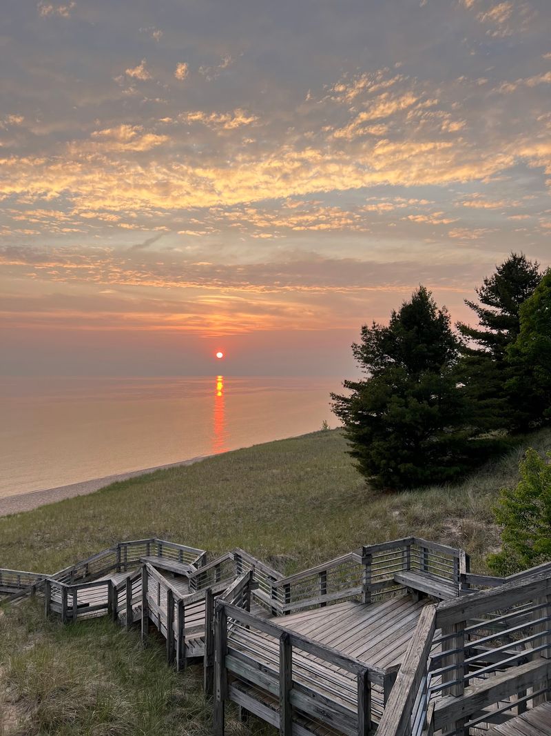 This Cheap Michigan Road Trip Lets You See Two Great Lakes In One Day
